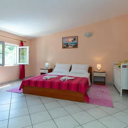 Six-bedroom In *