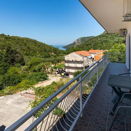 Six-bedroom In Prázdninový dům Klek