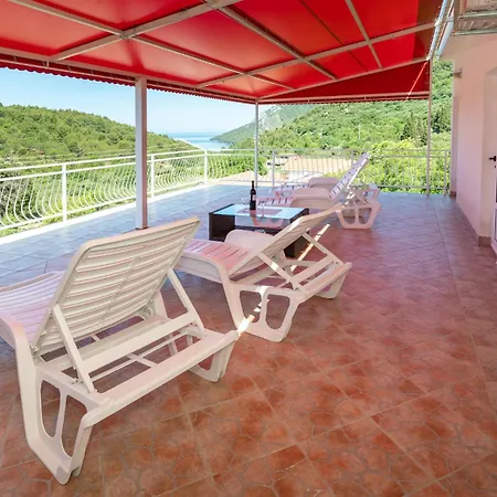 Six-bedroom In * Klek