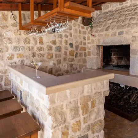 Six-bedroom In Prázdninový dům Klek