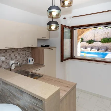 Prázdninový dům Six-bedroom In