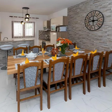 Prázdninový dům Six-bedroom In *