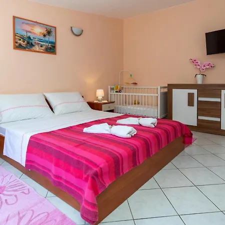Six-bedroom In *