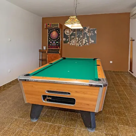 Prázdninový dům Six-bedroom In *