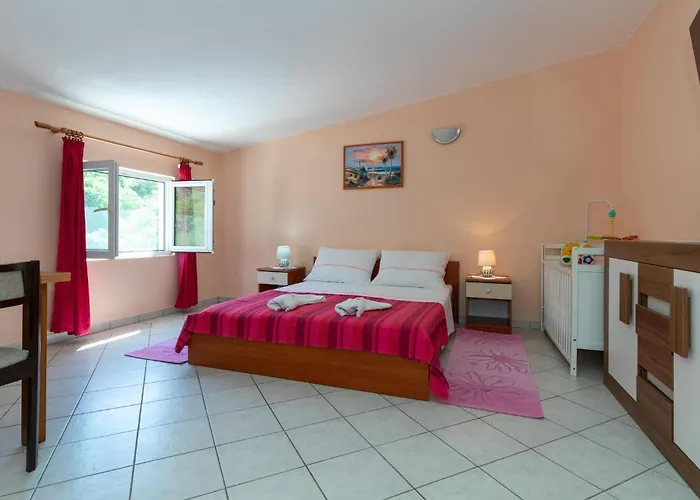 Six-bedroom In *
