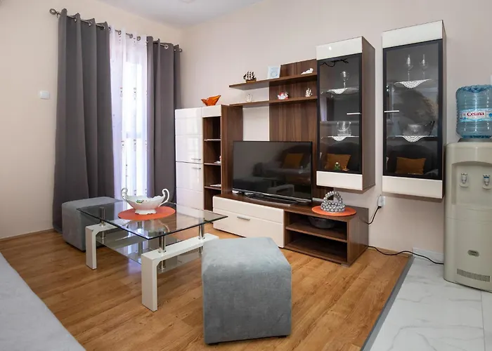 Six-bedroom In Ferienhaus