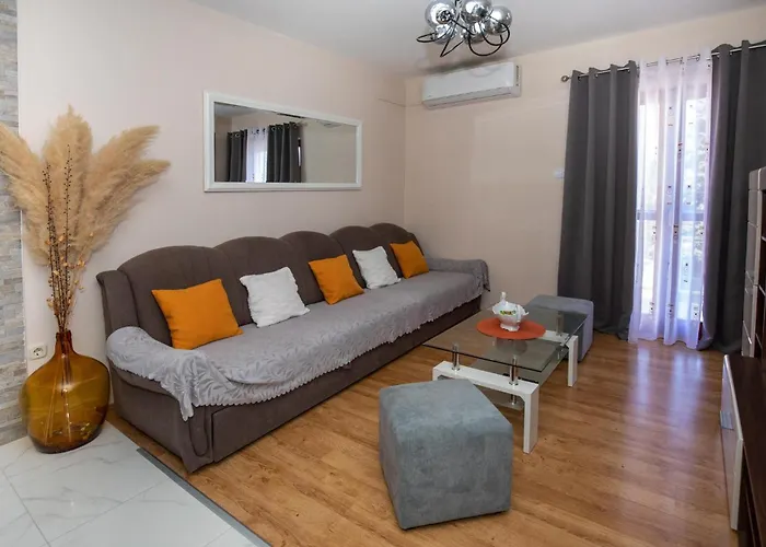 Six-bedroom In