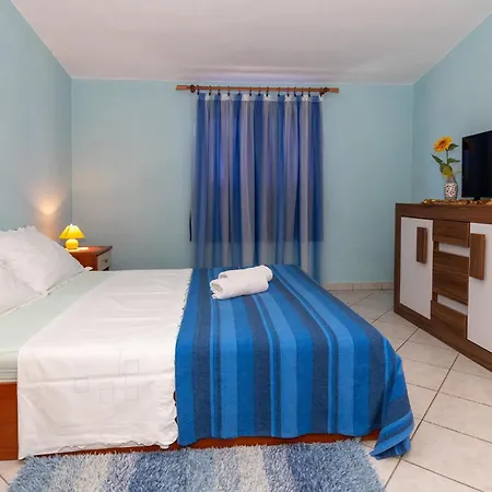 Six-bedroom In クレック