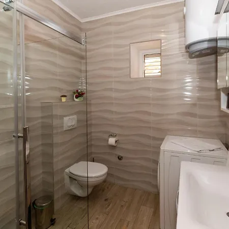 Six-bedroom In * Klek