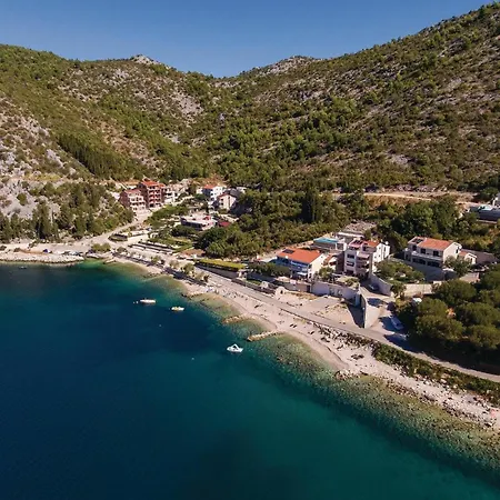 Six-bedroom In Σπίτι διακοπών Klek