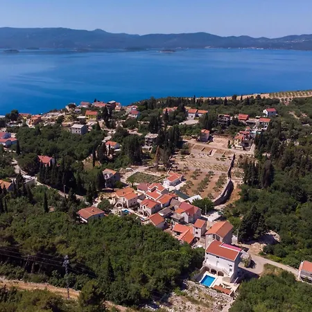 Six-bedroom In Tatil Evi Klek