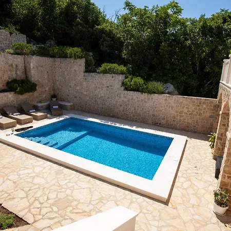 Six-bedroom In クレック