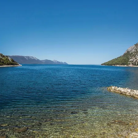 Six-bedroom In Σπίτι διακοπών *