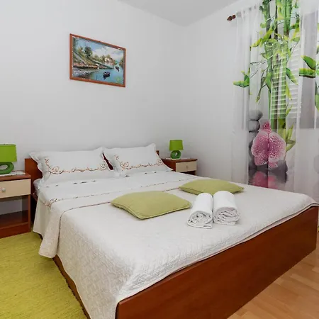 Six-bedroom In