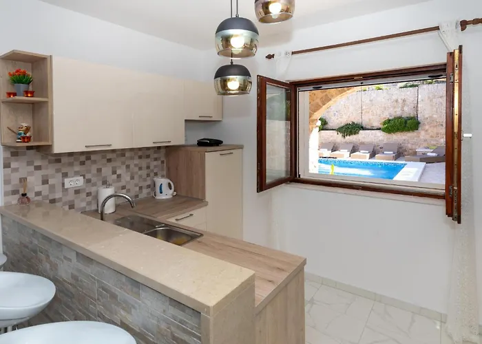 度假居 Six-bedroom In