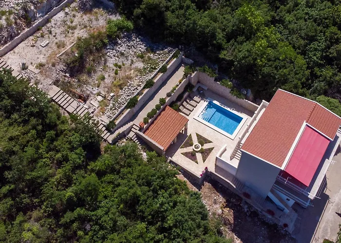 Six-bedroom In 度假居 *