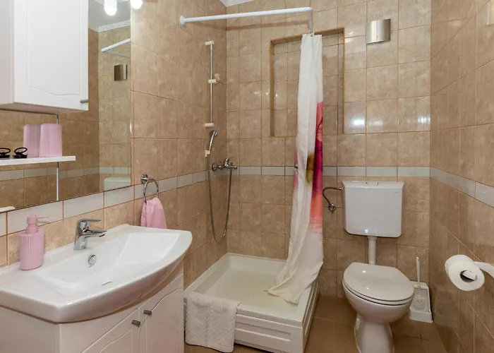 Six-bedroom In 度假居